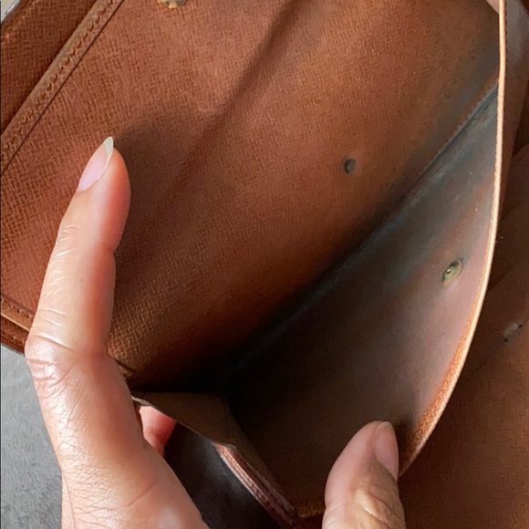 SOLD! Louis Vuitton wallet - Picture 5 of 9